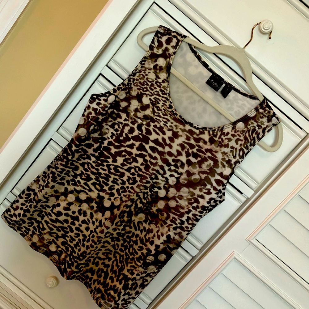Sleeveless dressy/ casual Chicos- Travelers collection top